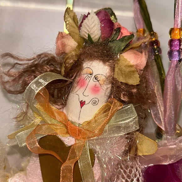 NWOT vintage fabric fairy doll on ribboned acrylic swing - Picture 10 of 12